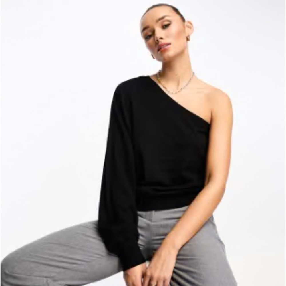 Lulus One-Sleeve Cropped Sweatshirt